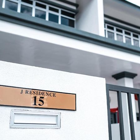 J Residence Banting  Buitenkant foto