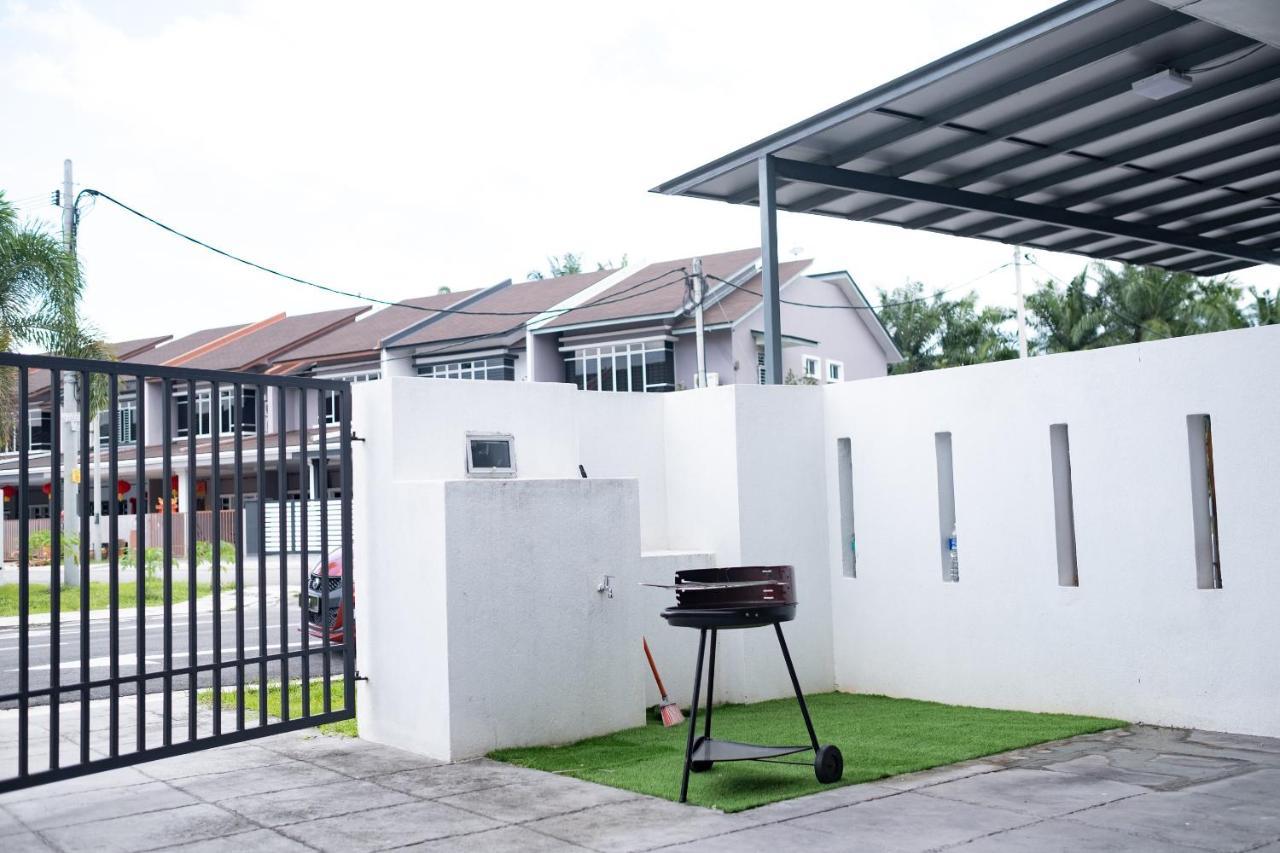 J Residence Banting  Buitenkant foto